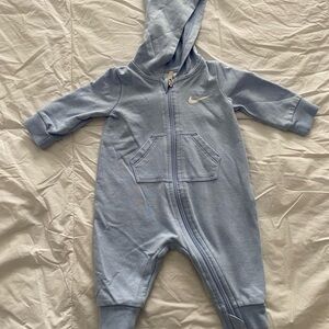 Nike Baby Light Blue Hooded Long Sleeve Onesie Footie Bodysuit Size 3 Months